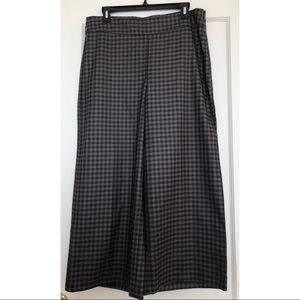 Brown and navy houndstooth, wide leg culottes